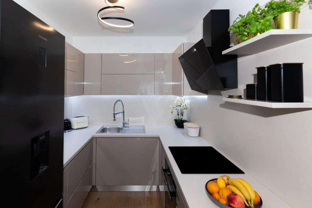 Capsula Luxury Apartment Umag Exterior foto
